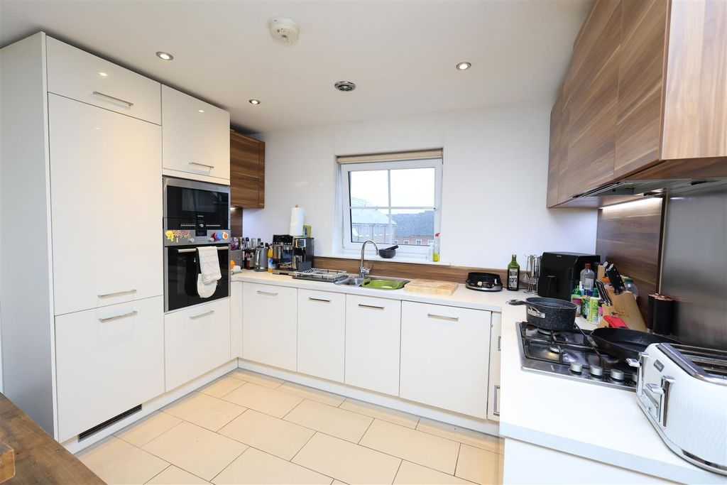 Property photo 2 of 23 Kitchen