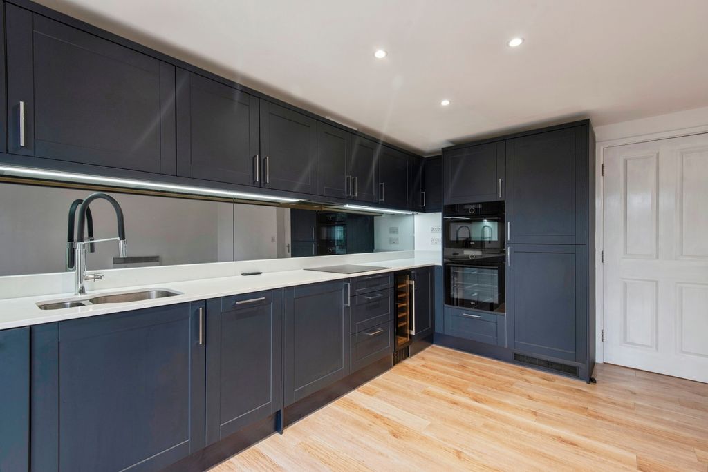 Property photo 1 of 21 Lounge/Kitchen