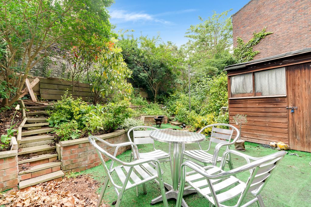 Property photo 3 of 13 Photo 02