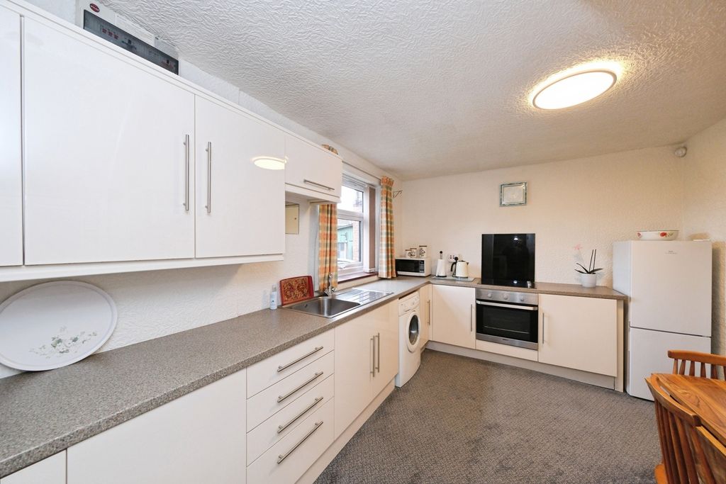 Property photo 3 of 17 Kitchen / Diner