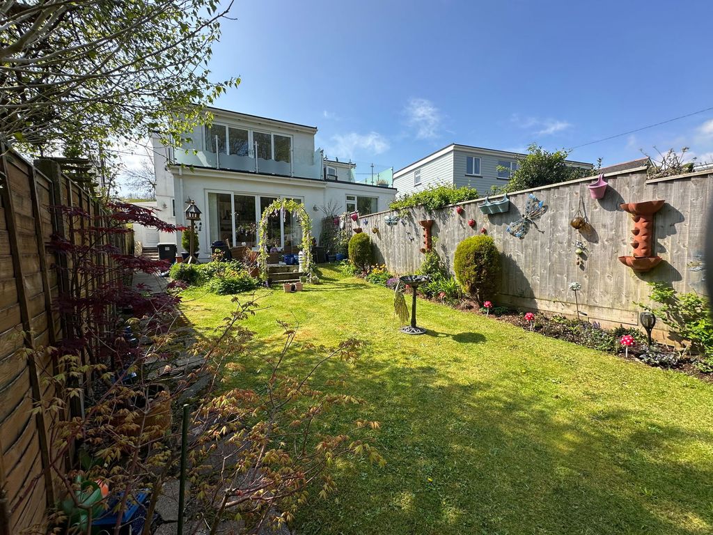 Property photo 3 of 21