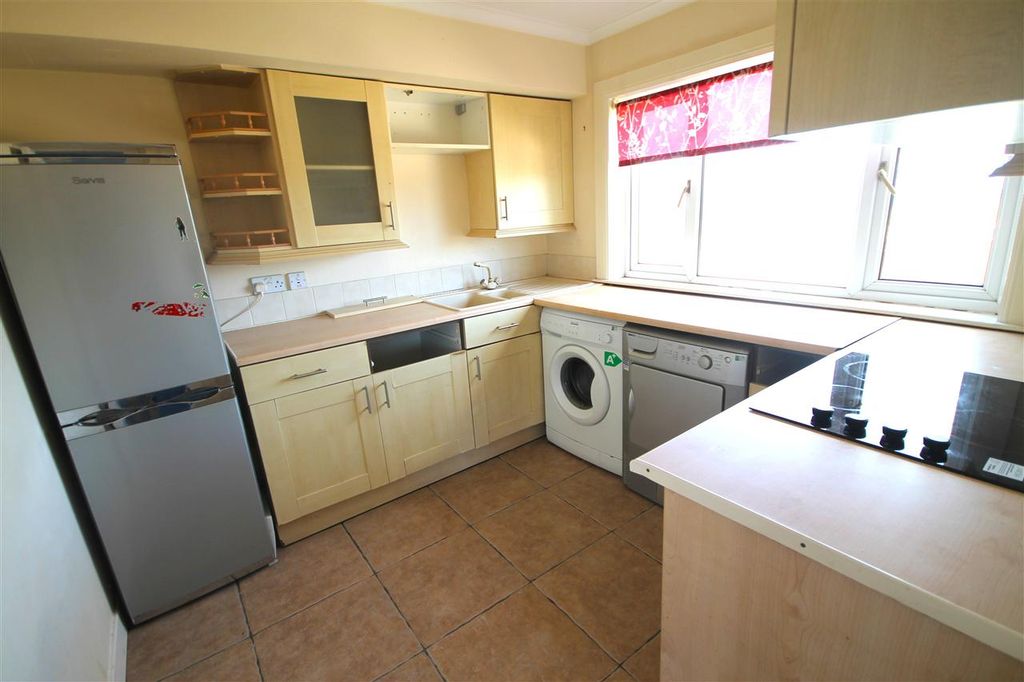 Property photo 3 of 6 Kitchen