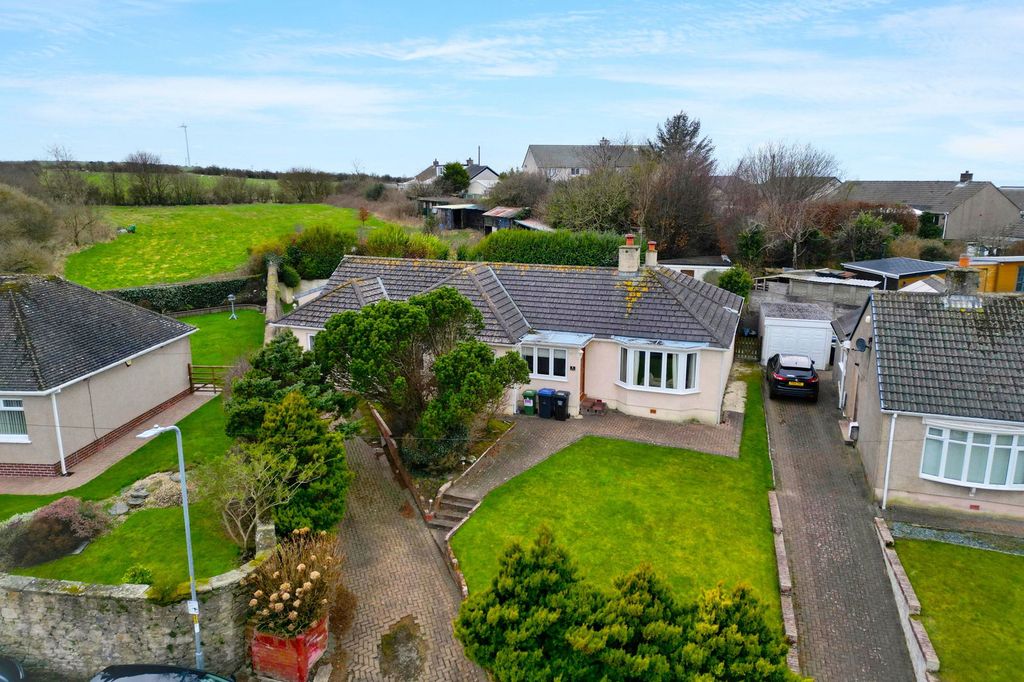 Property photo 1 of 32