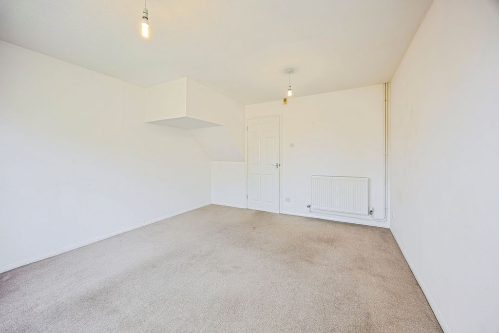 Property photo 3 of 12 Lounge