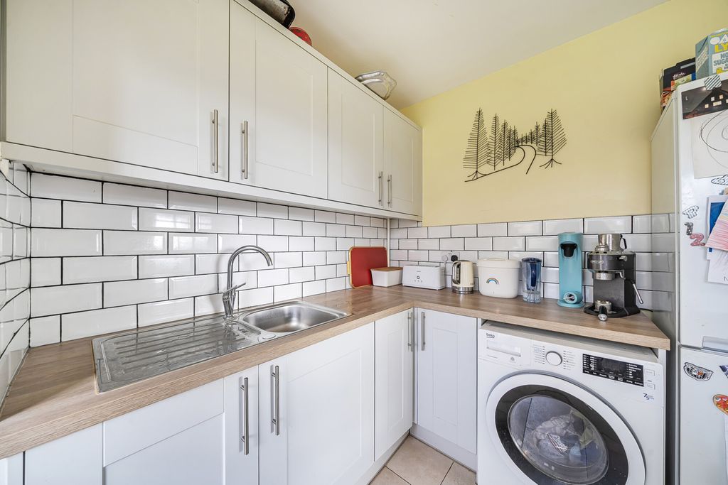 Property photo 3 of 17 1400756-6-696E41E...