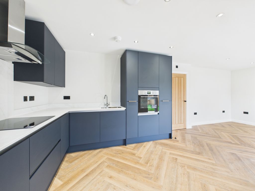 Property photo 3 of 12 Benson Kitchen