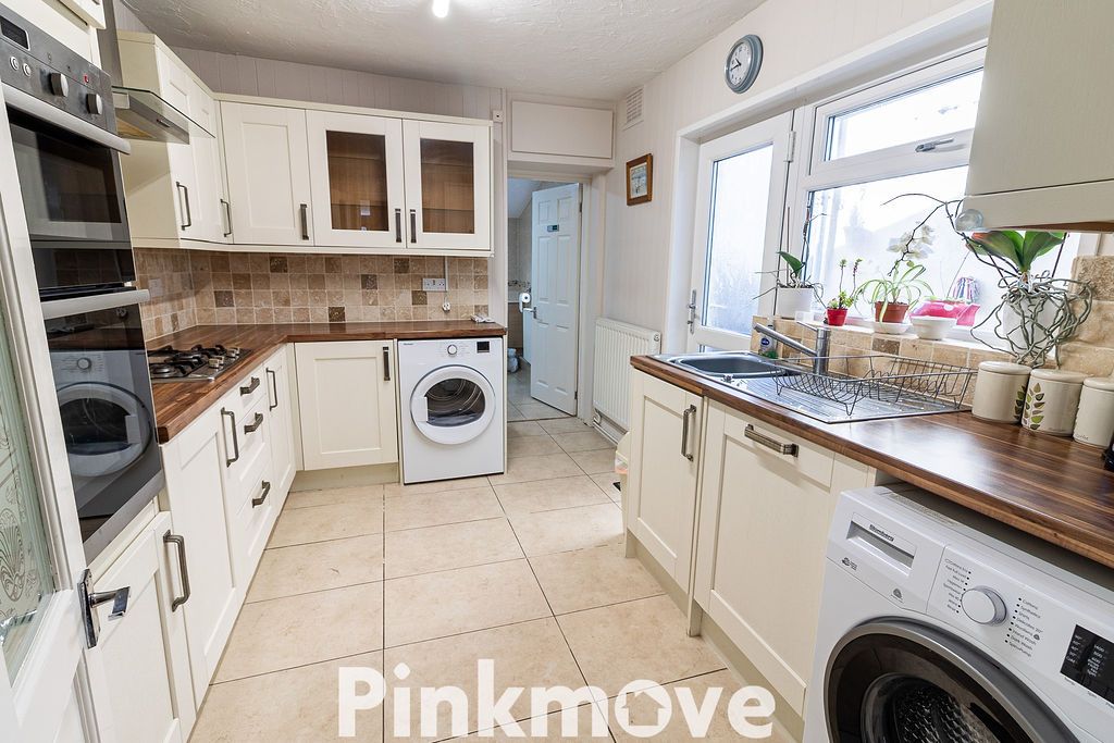 Property photo 2 of 21