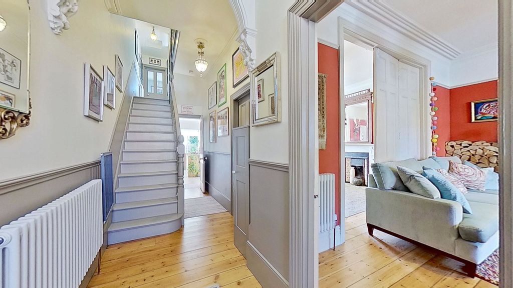 Property photo 3 of 31