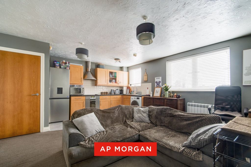 Property photo 3 of 8 Picture No. 18