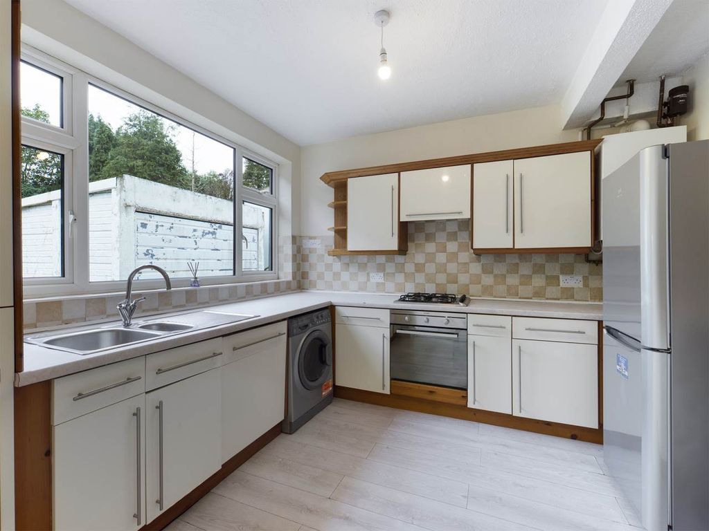 Property photo 3 of 18 Kitchen