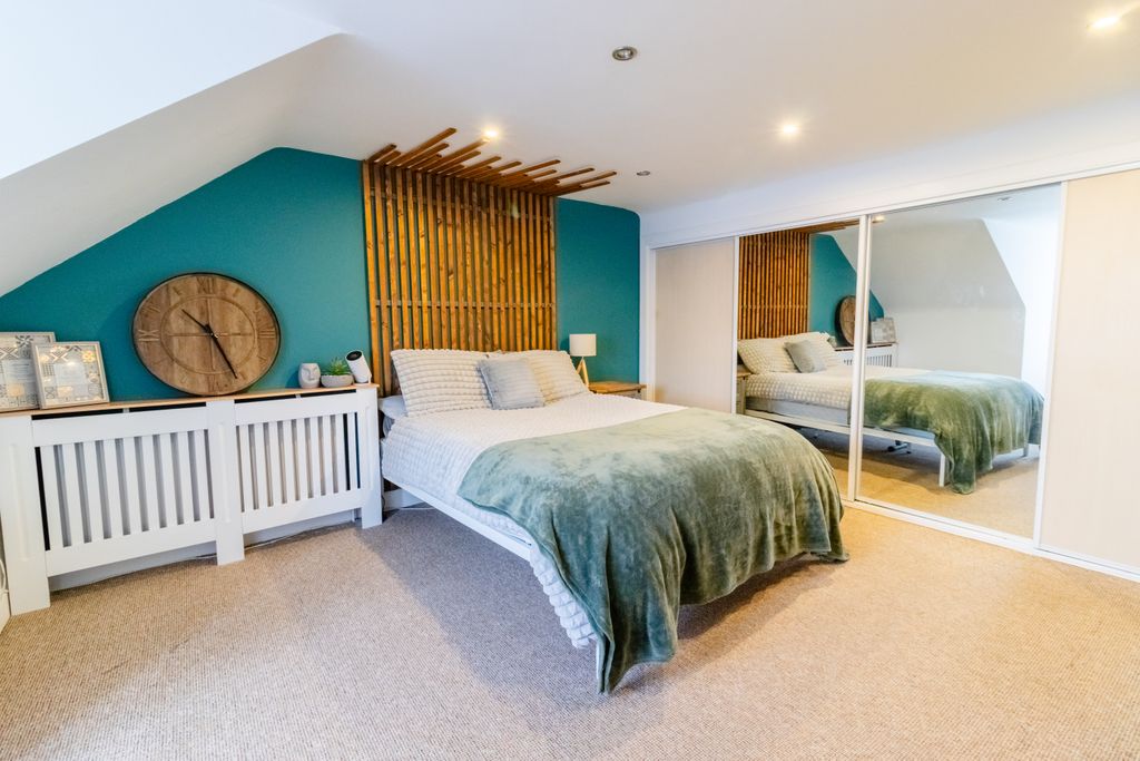 Property photo 3 of 24 Bedroom 1