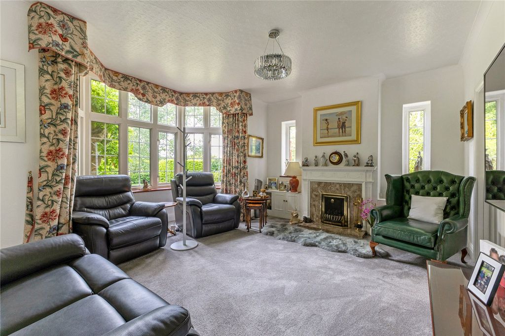 Property photo 2 of 16 Sitting Room