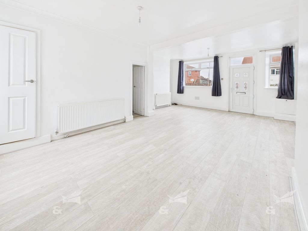 Property photo 3 of 11 Cam02406G0-Pr0523-Still001