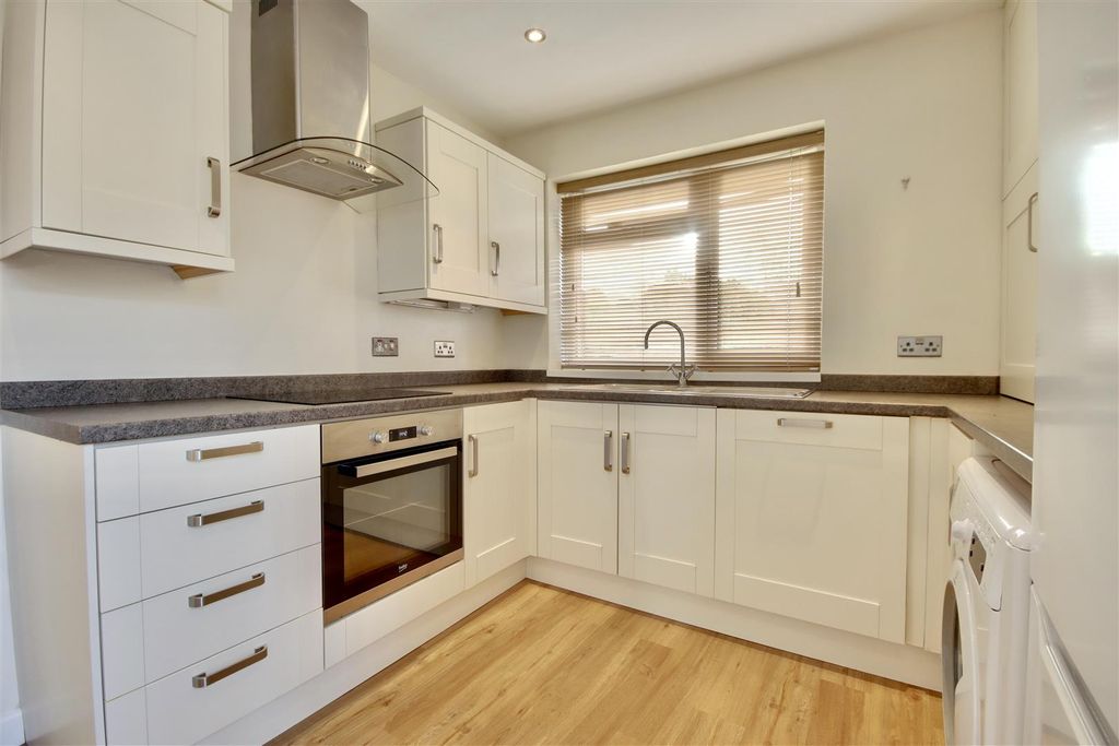 Property photo 3 of 14 Ebc89671-E782-42B6-Ab83-29672A4B1F44_1_201_A.Jpeg