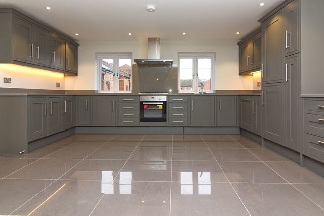 Property photo 2 of 11 Kitchen