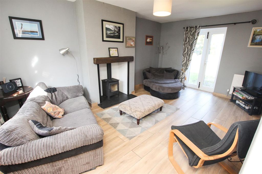 Property photo 2 of 18 Dual Aspect Lounge