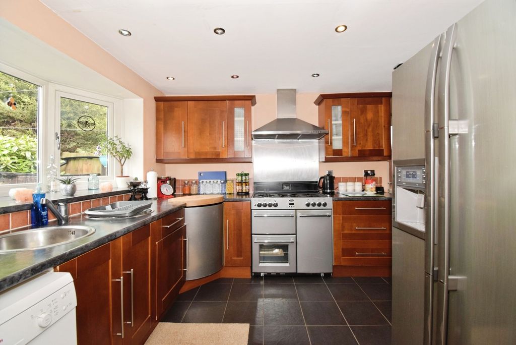 Property photo 3 of 17 Kitchen