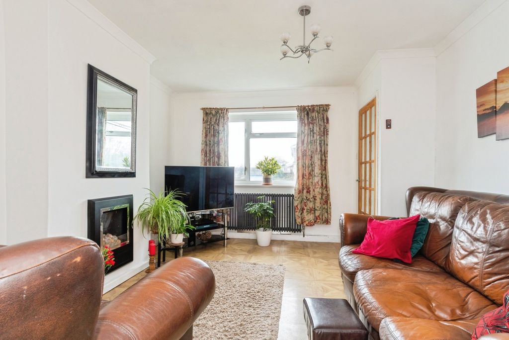 Property photo 3 of 21 Living Room