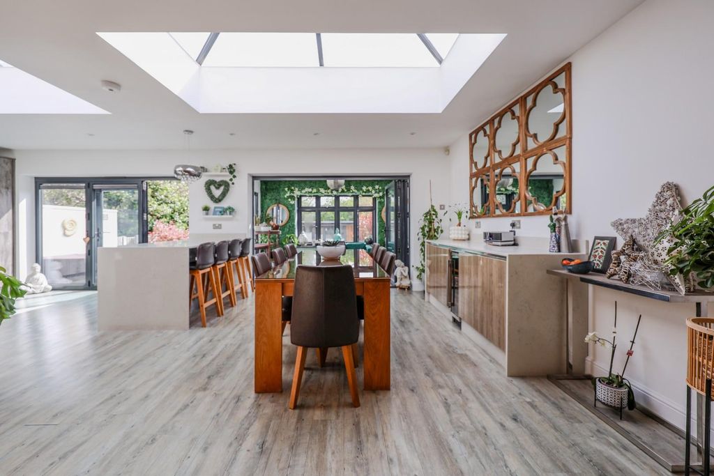 Property photo 2 of 30