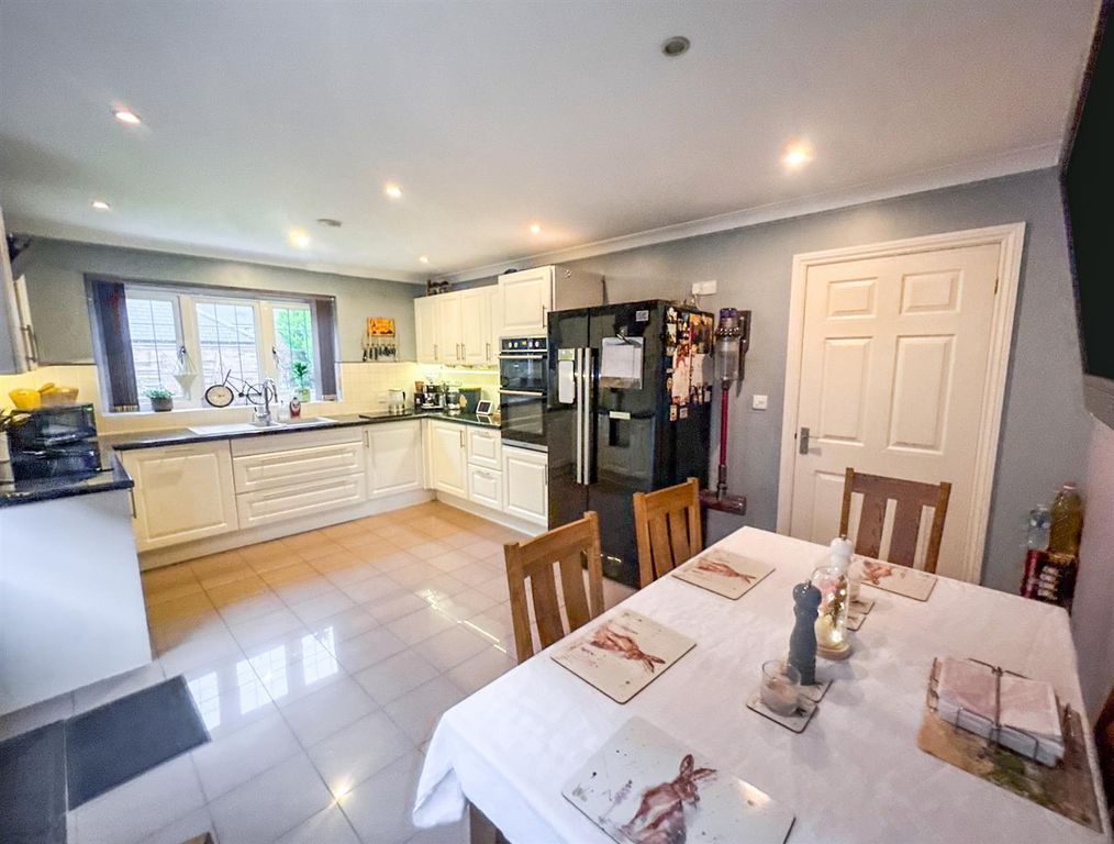 Property photo 2 of 22 Kitchen/Diner