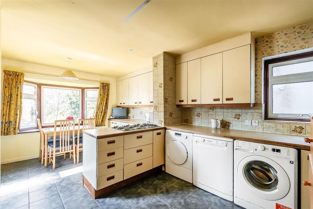Property photo 2 of 15 28-Randalls-Road-13.Jpg