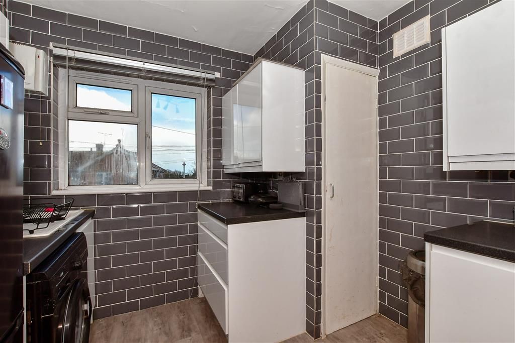 Property photo 3 of 8 Kitchen