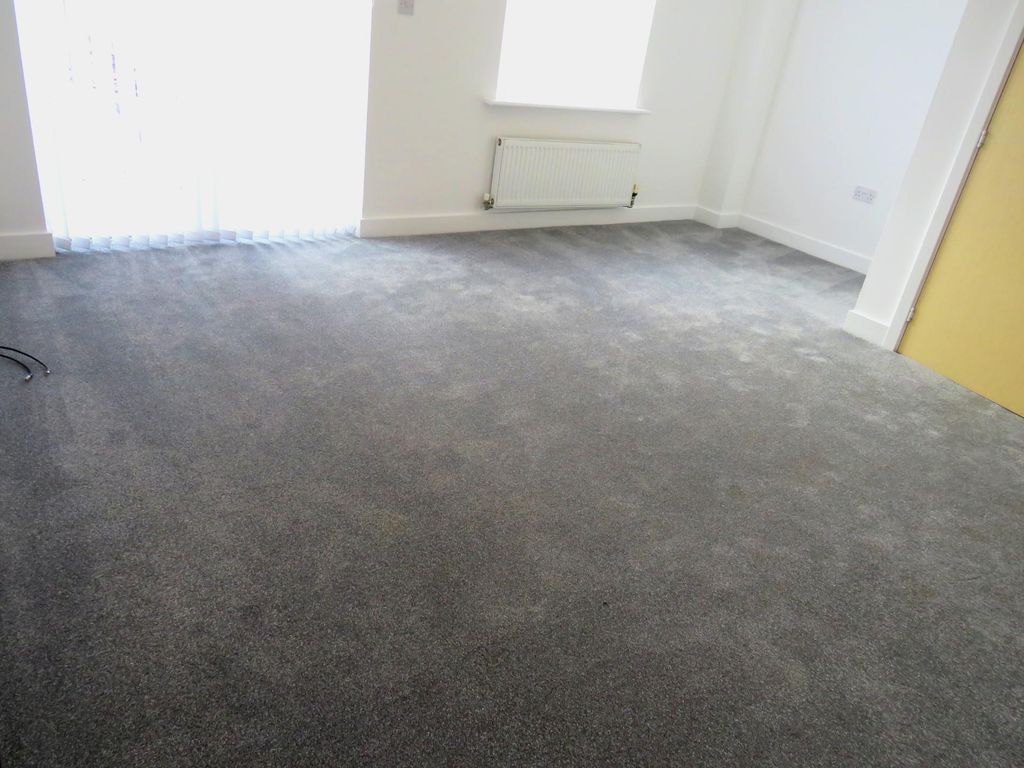Property photo 3 of 9 Living Room