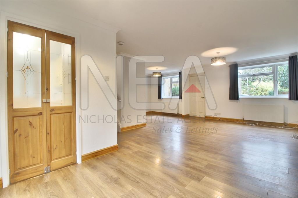 Property photo 3 of 14 Living Room