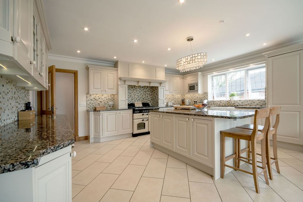 Property photo 3 of 46