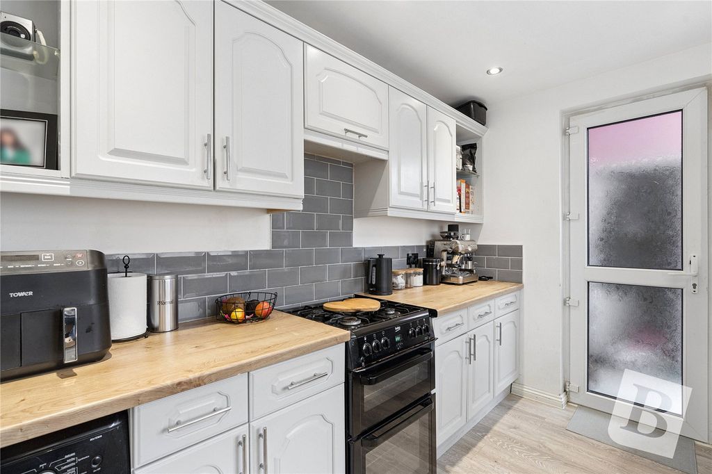 Property photo 3 of 15 Kitchen