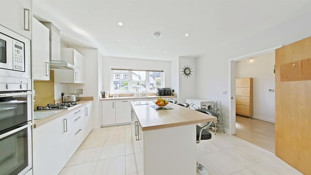 Property photo 3 of 22 Kitchen/Breakfast Room