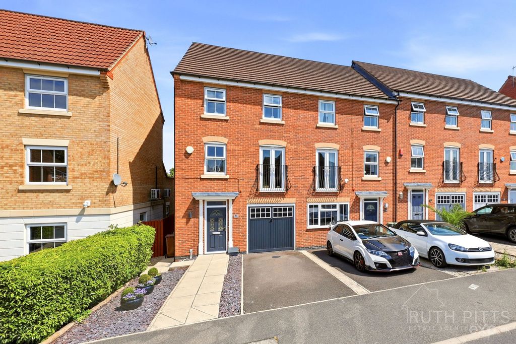 Property photo 1 of 32