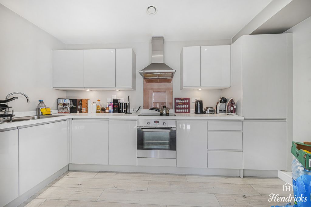 Property photo 2 of 25