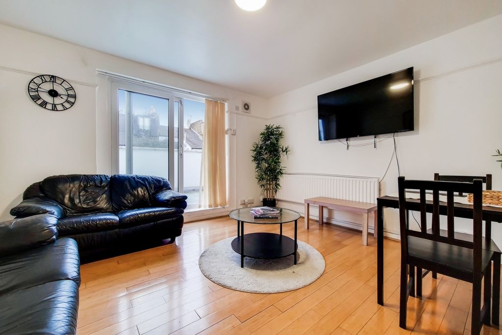 Property photo 1 of 17 Reception