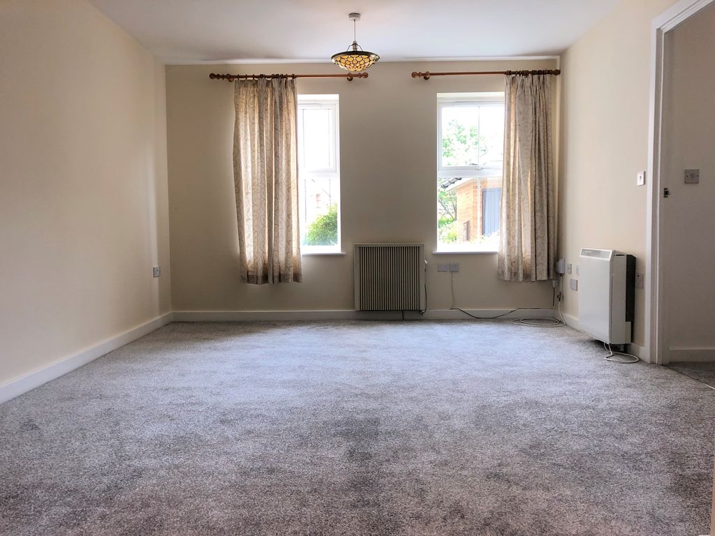 Property photo 2 of 7 Living Room