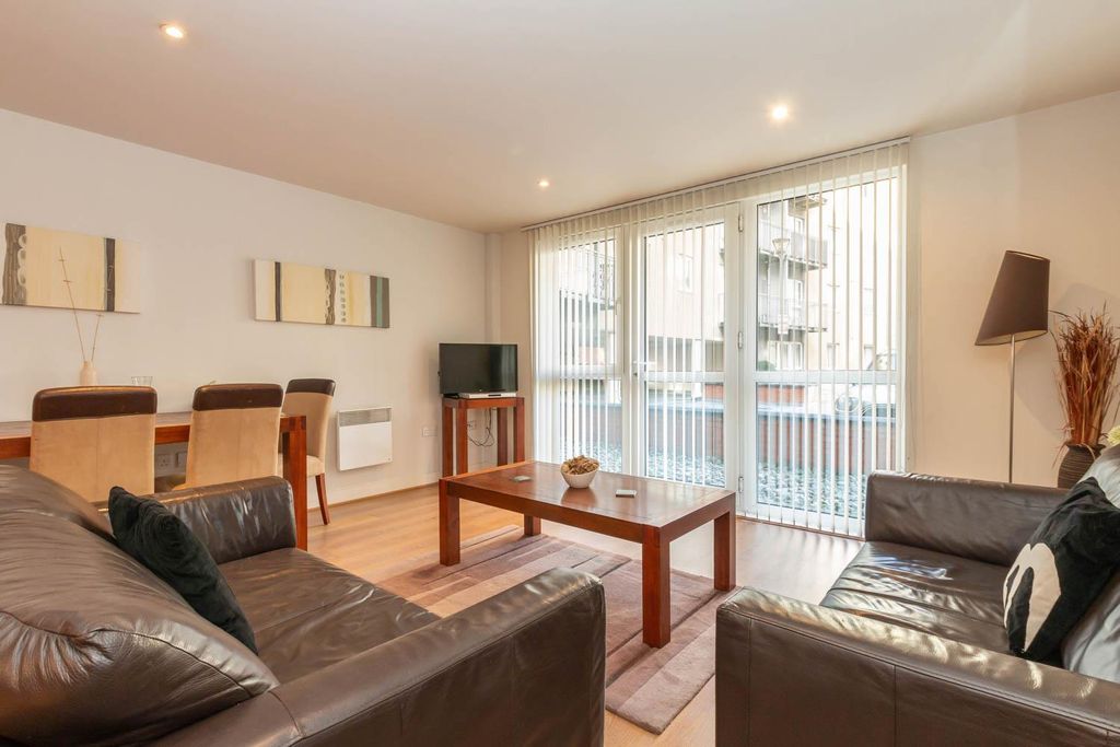 Property photo 2 of 9 Living Area