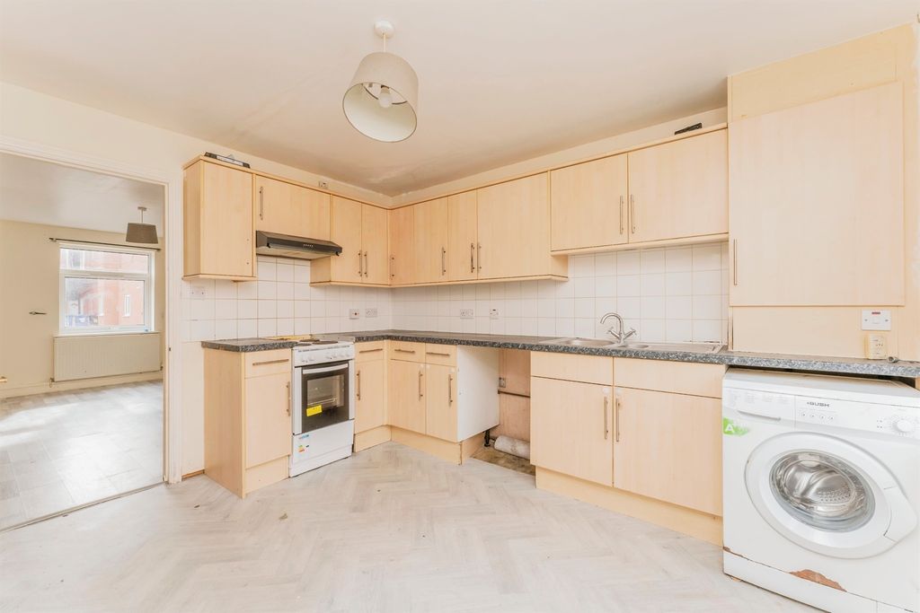 Property photo 3 of 17
