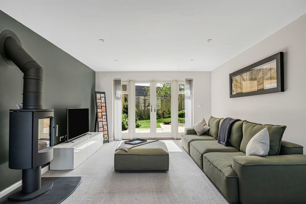 Property photo 2 of 22 Sitting Room