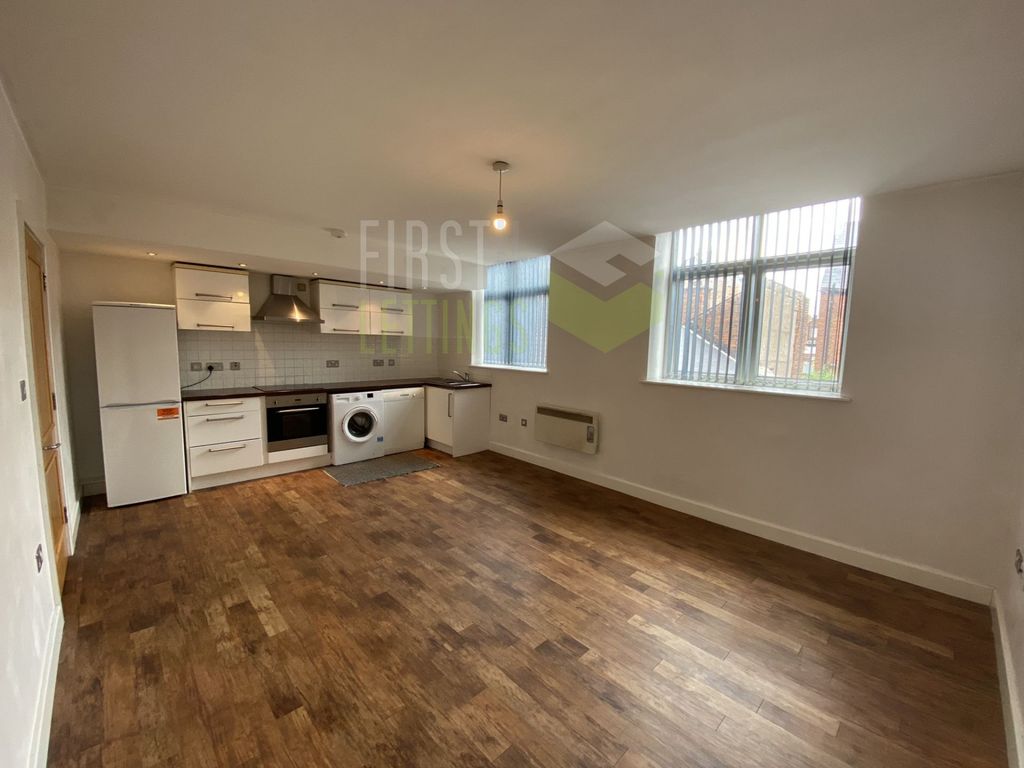 Property photo 1 of 5 Kitchen Lounge