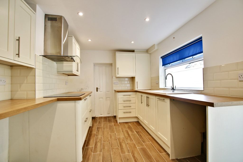 Property photo 2 of 19 2528232