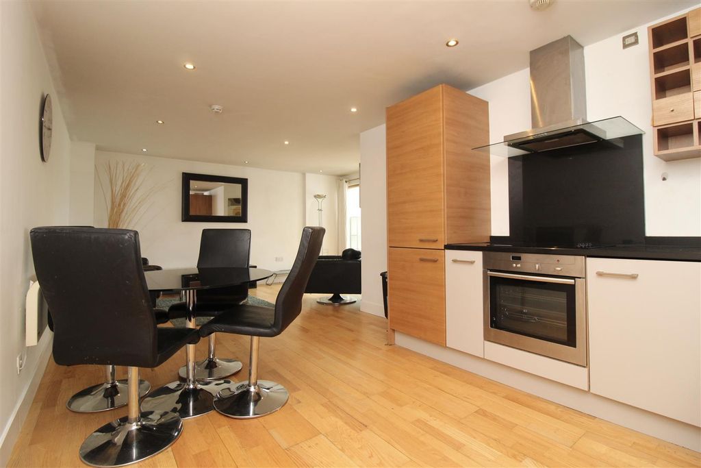 Property photo 2 of 14 B7A844A3-Bb9E-4107-8E06-408Bfd9B59Ab_1_201_A.Jpeg