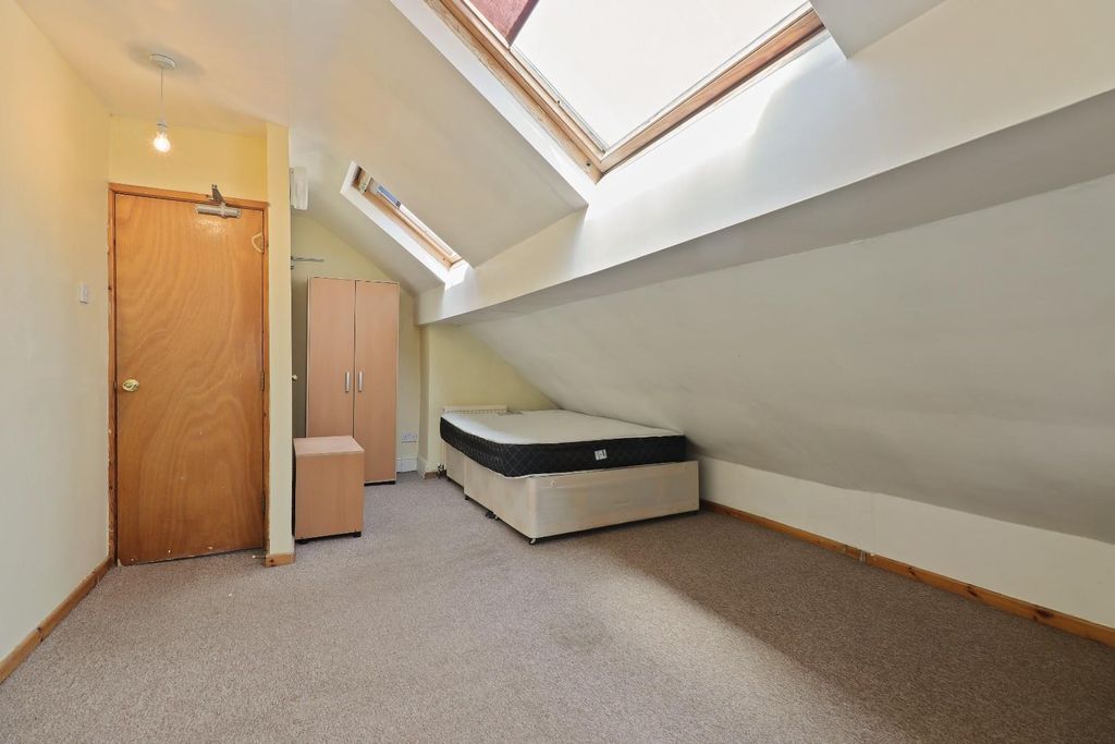 Property photo 2 of 32 Bedroom 1