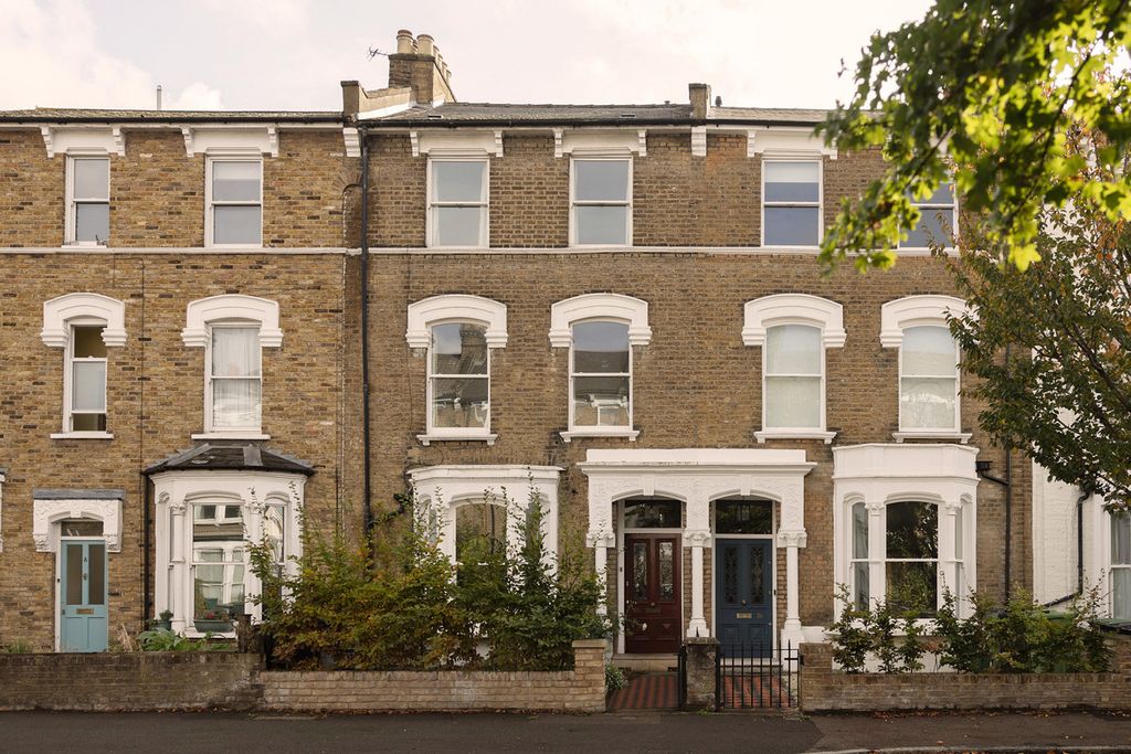 Property photo 2 of 42