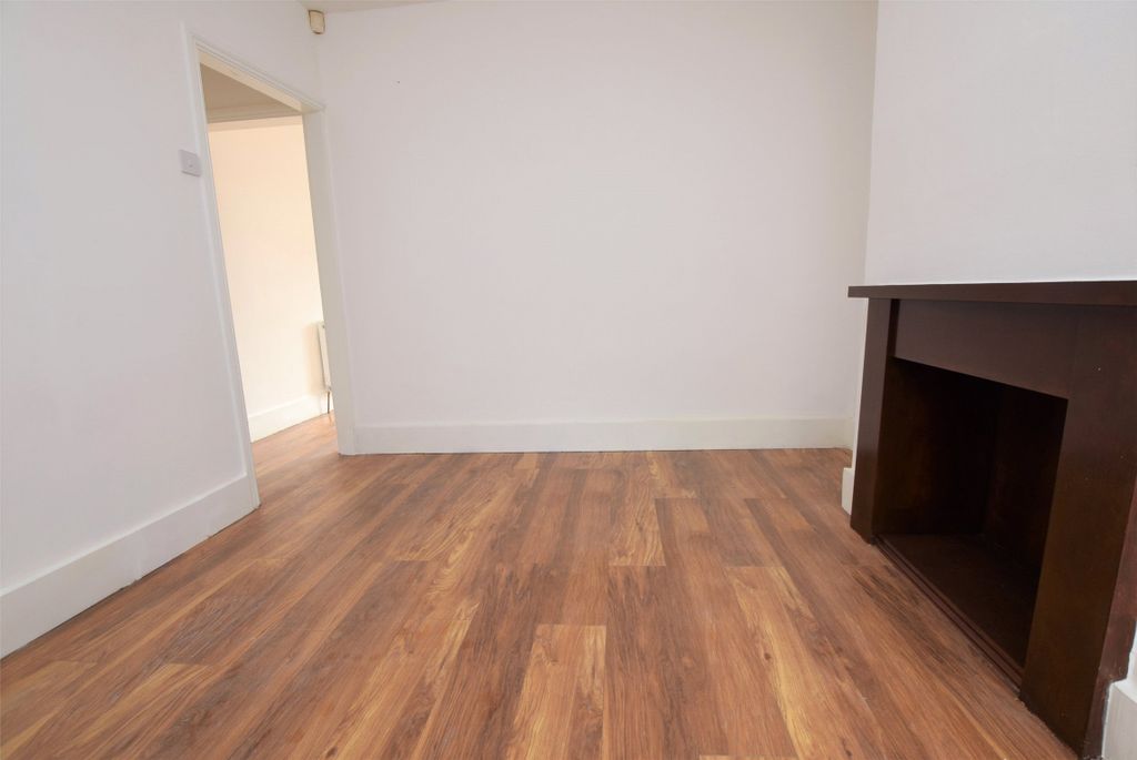 Property photo 3 of 15 Dining Area