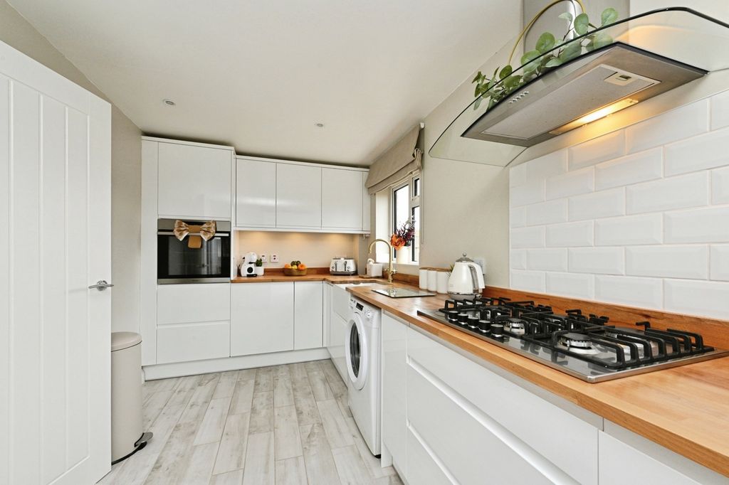 Property photo 3 of 17 Photo