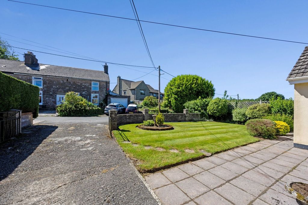 Property photo 3 of 42