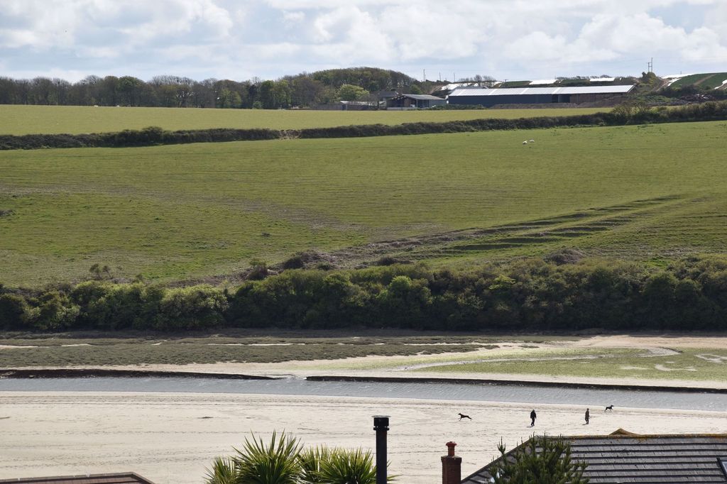 Property photo 2 of 19 View