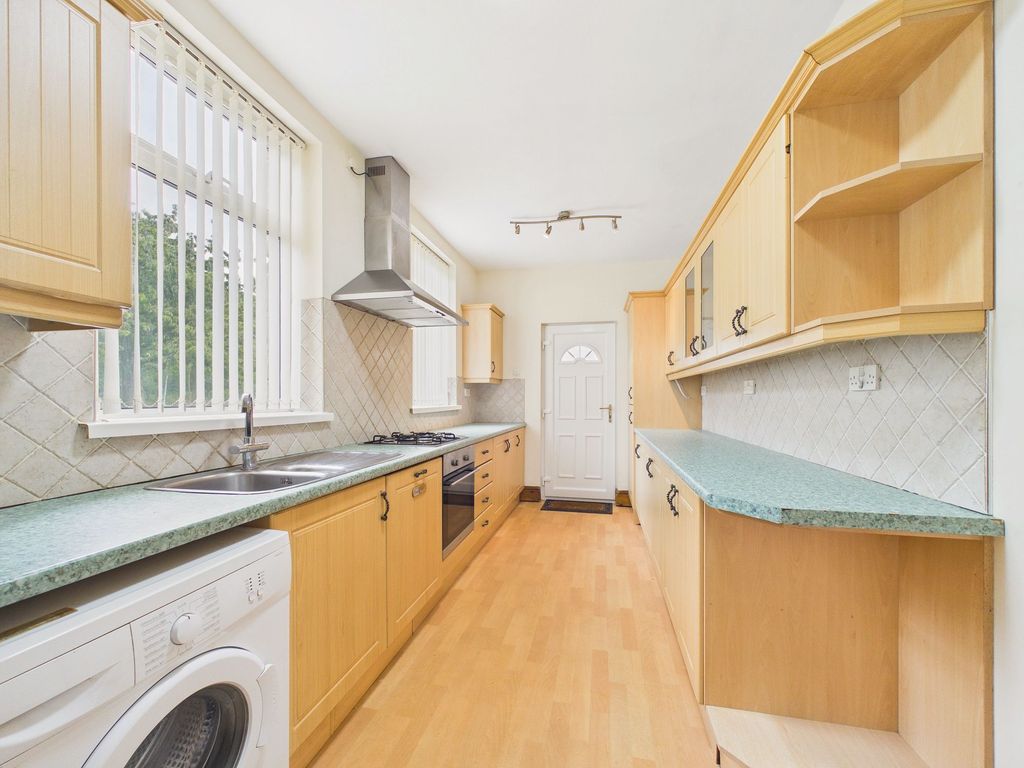 Property photo 3 of 8 Kitchen