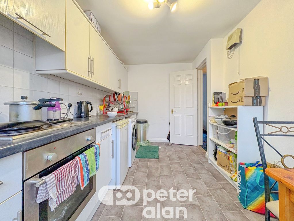 Property photo 3 of 12 Kitchen