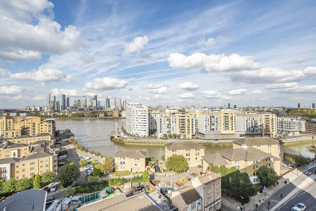 Property photo 2 of 21